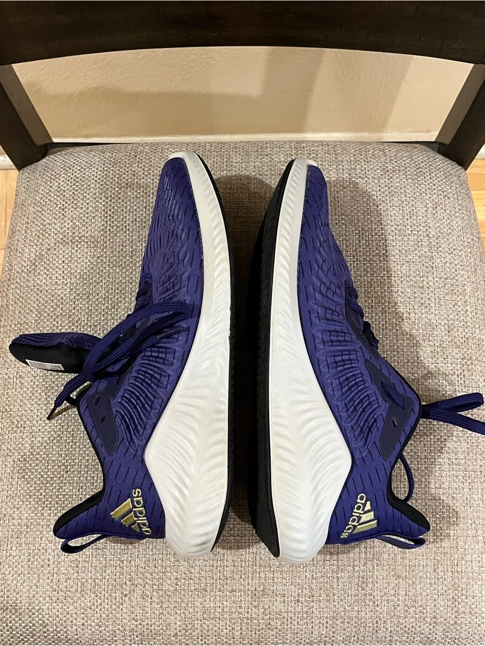 Men’s Adidas Alphabounce Plus running shoes. Mesh upper, bounce midsole. 9-9.5
